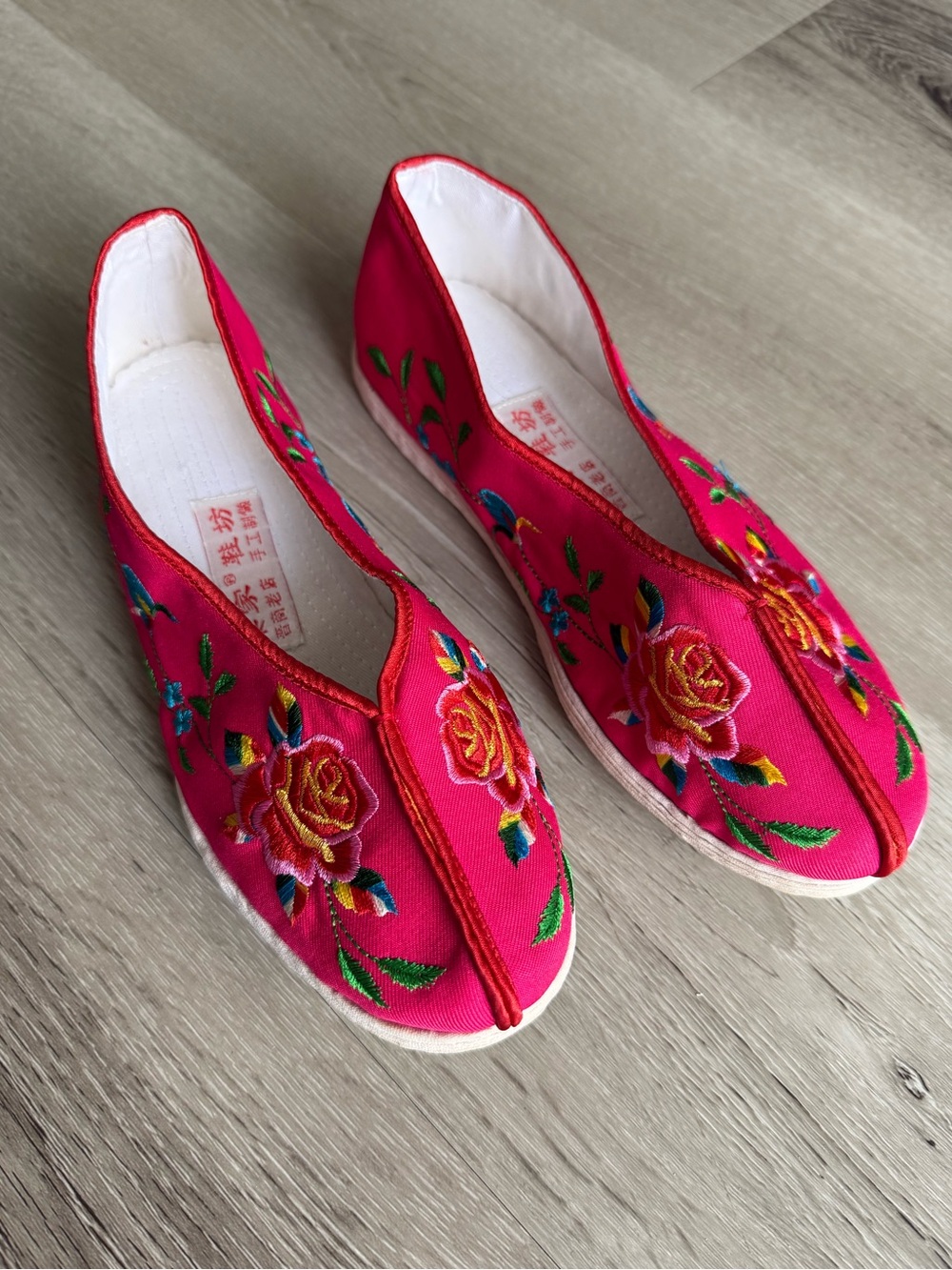 Traditional Embroidered Pink Slip-On Women's Flats, Size 6